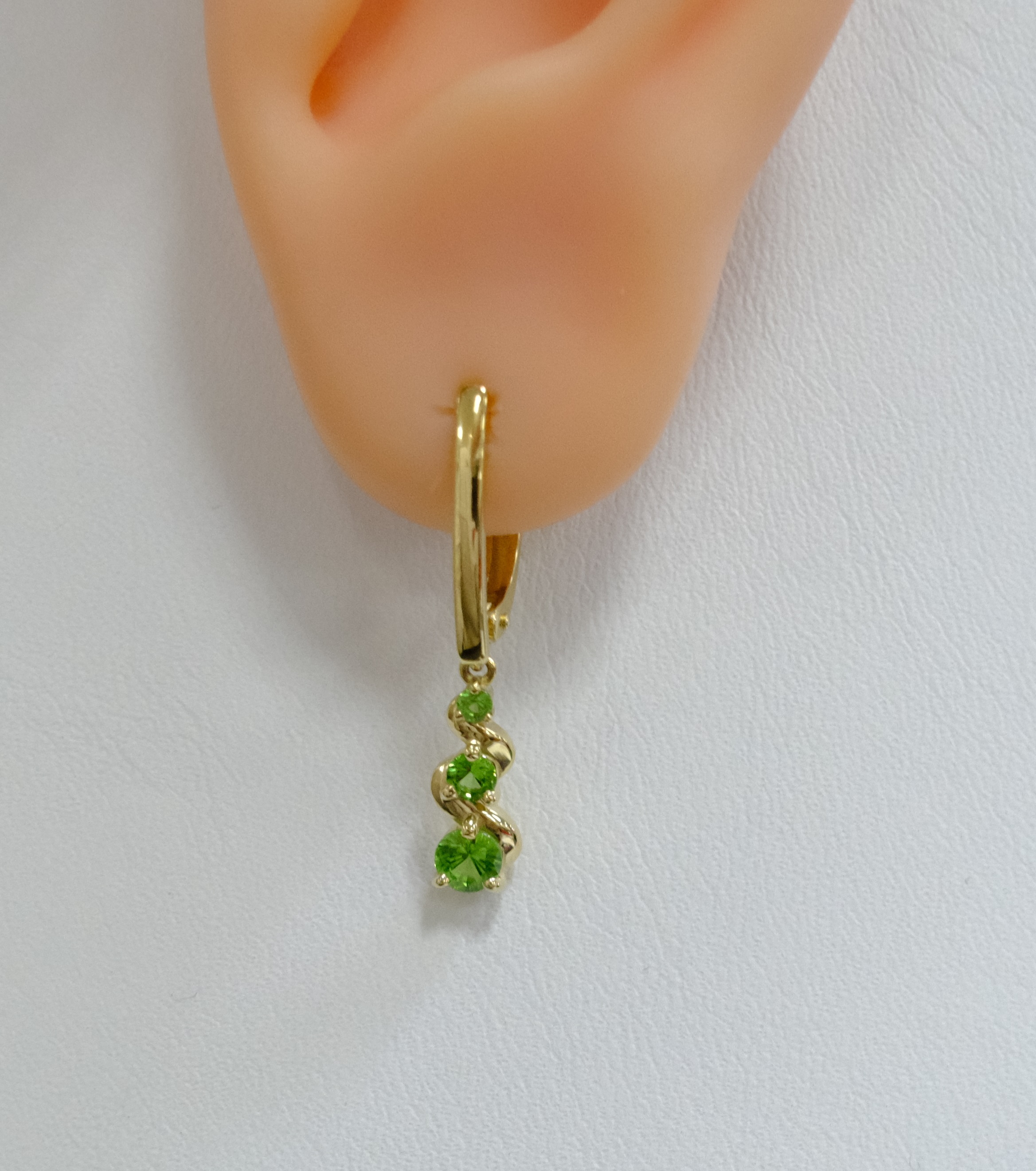 Серьги из желтого золота с тсаворитами